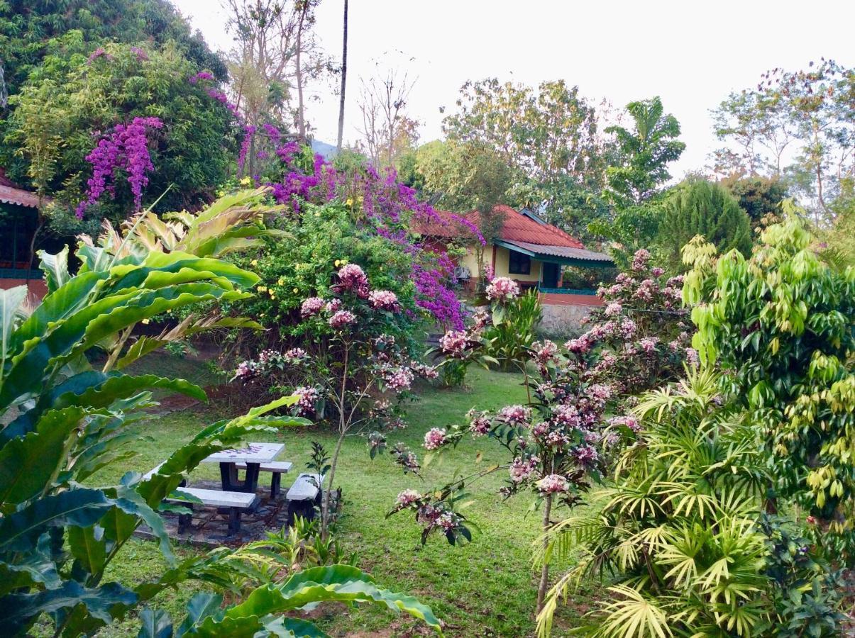 Baansuan Nanglae Hill Homestay Ban Bo Thong Exterior foto